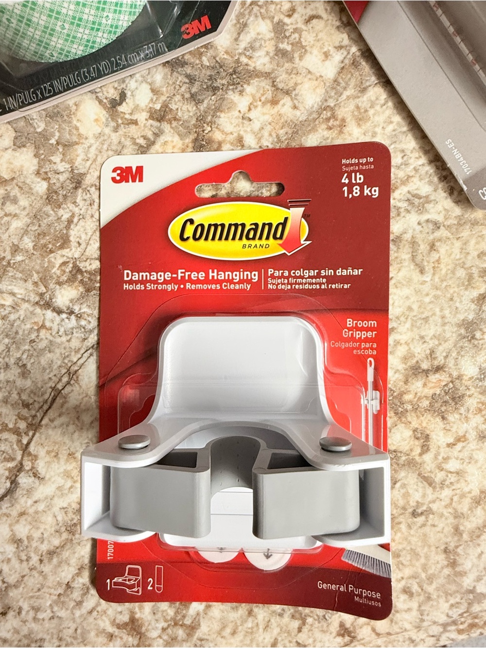 Commando White Broom Gripper - Damage-Free Hanging